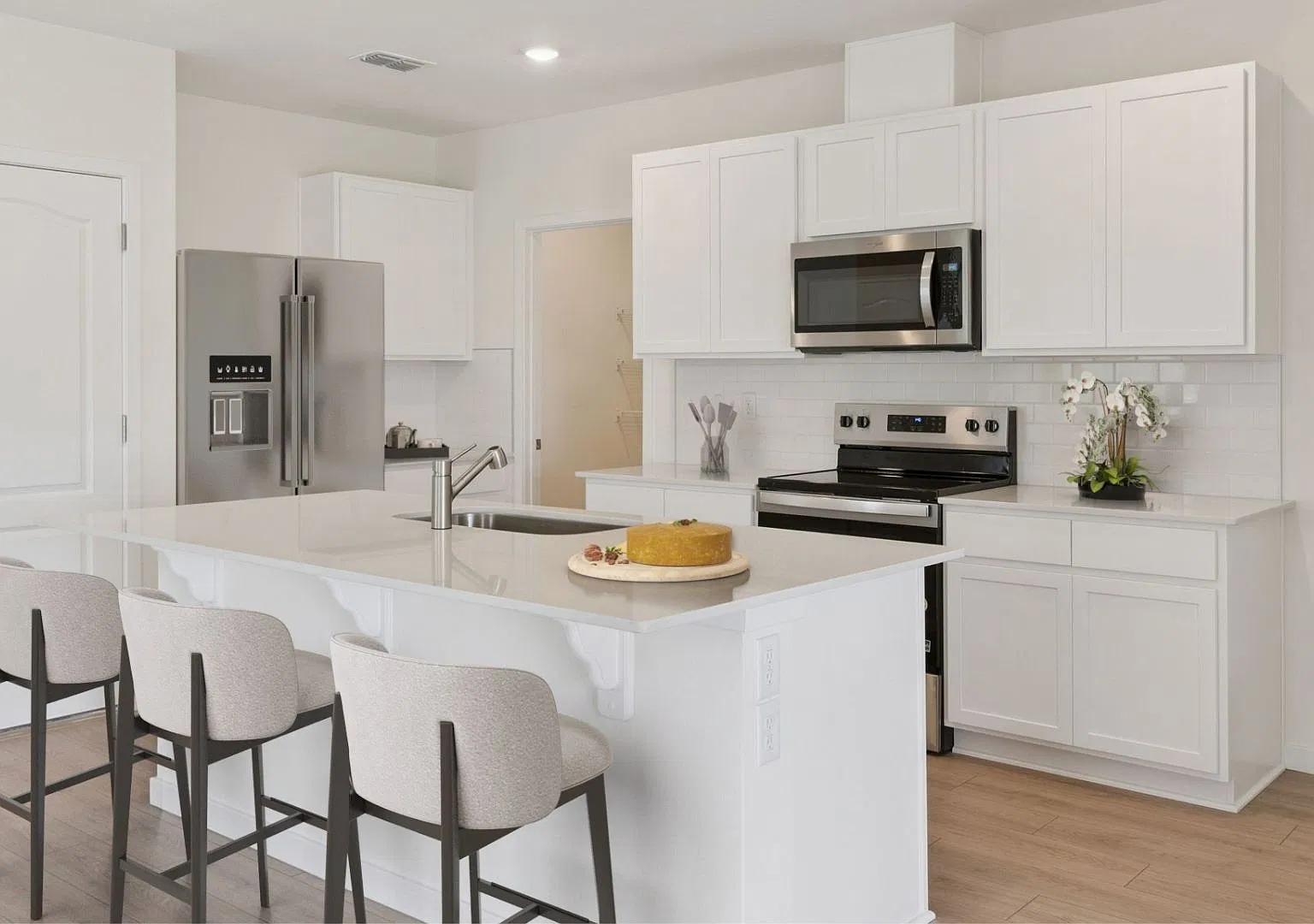 5 bed, 2447 sqft, $3,400 — Photo 2