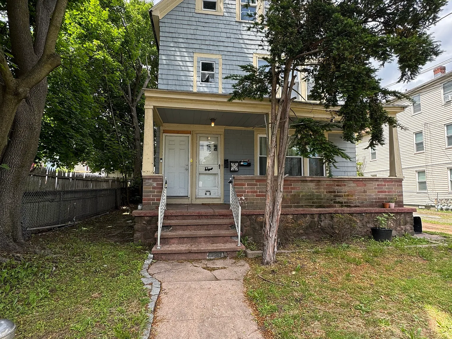3 bed, 1.0 bath, 3053 sqft, $1,700 — Photo 1