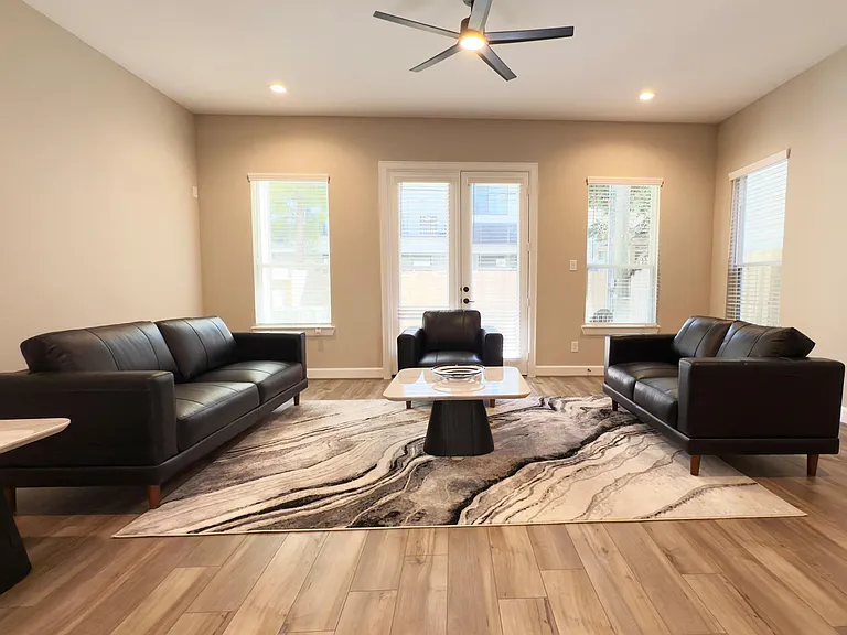 4309 B Dickson St — Photo 3