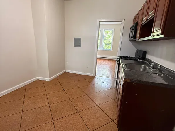 404 13th Ave #8, Newark, NJ 07103