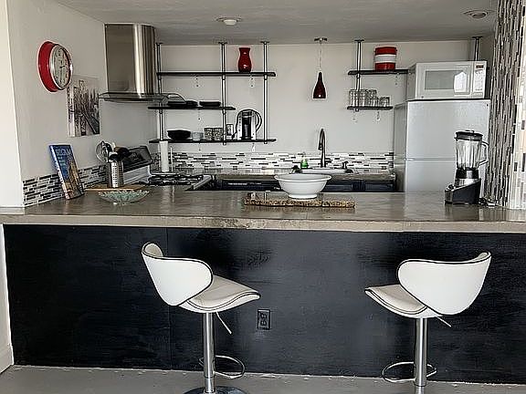 2nd image of 450 W 7th St APT 1405