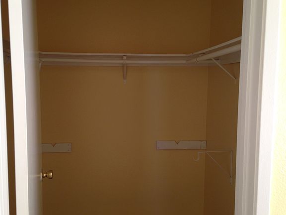Walk-in-closet