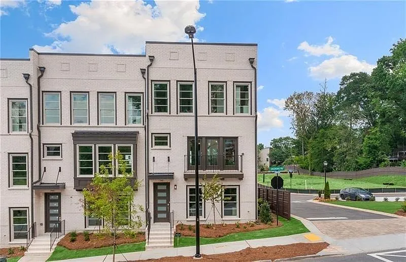 3 bed, 3.5 bath, 2332 sqft, $4,100 — Photo 1
