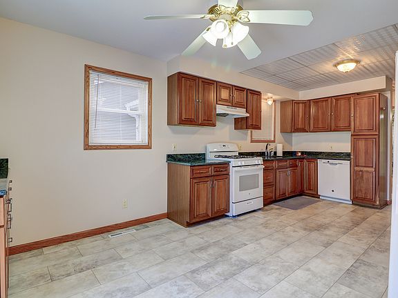 4th image of 105 S Bluff St