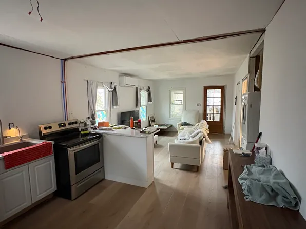 132 W Main St, Fontana, WI 53125