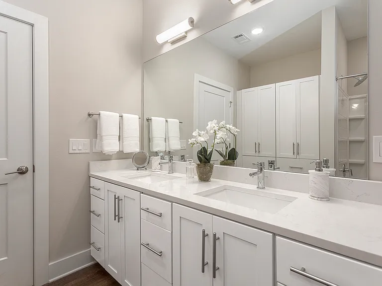 Annandale Apartment Homes — Photo 12
