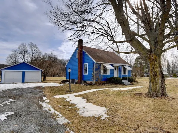 10861 Dolphin St SW, Beach City, OH 44608