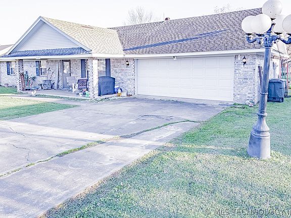 2nd image of 2709 Forrest Cir