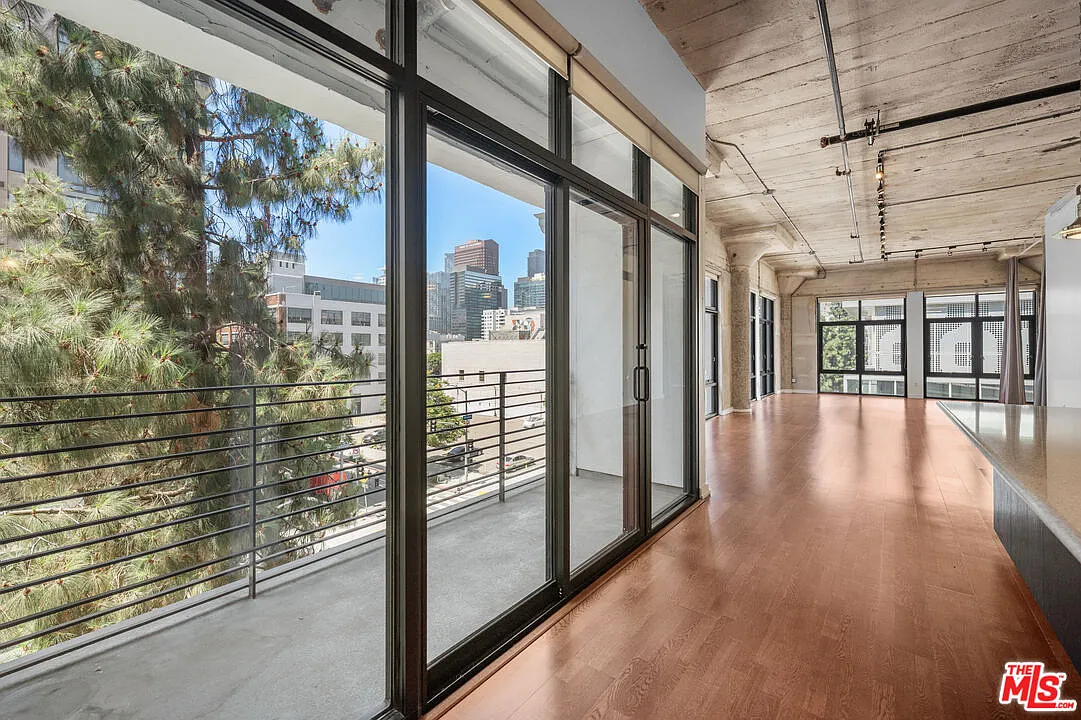 2 bed, 2.0 bath, 1571 sqft, $4,500 — Photo 4