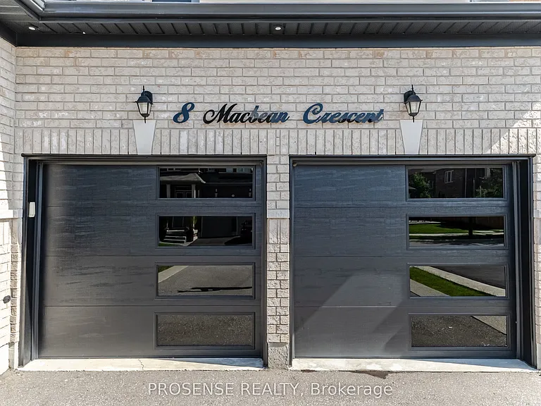 8 Macbean Cres — Photo 3