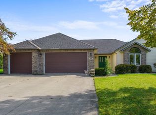 700 N Edgewood Ln, Angola, IN 46703