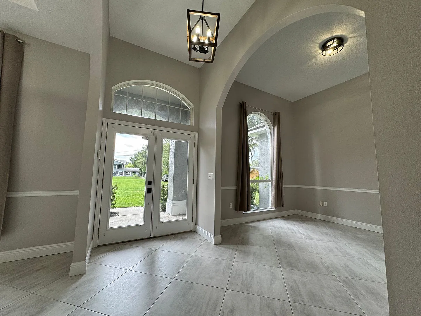 Beautifully Renovated 4/3 Home ~ East Orlando ~ Fenced Yard ~ No HOA! — Photo 4