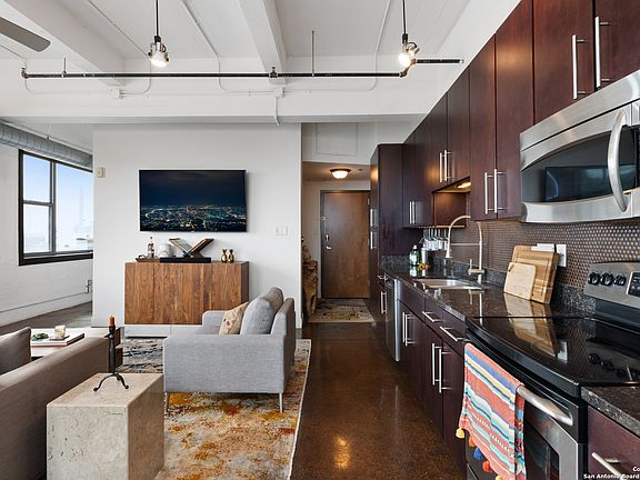 5th image of 831 S FLORES ST #2302