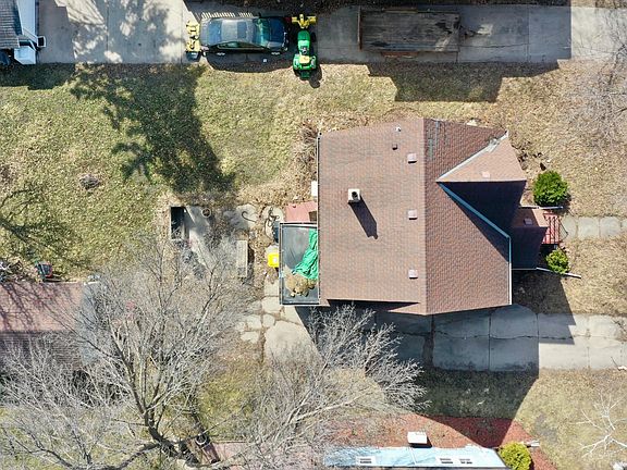 3rd image of 521 7th St SW