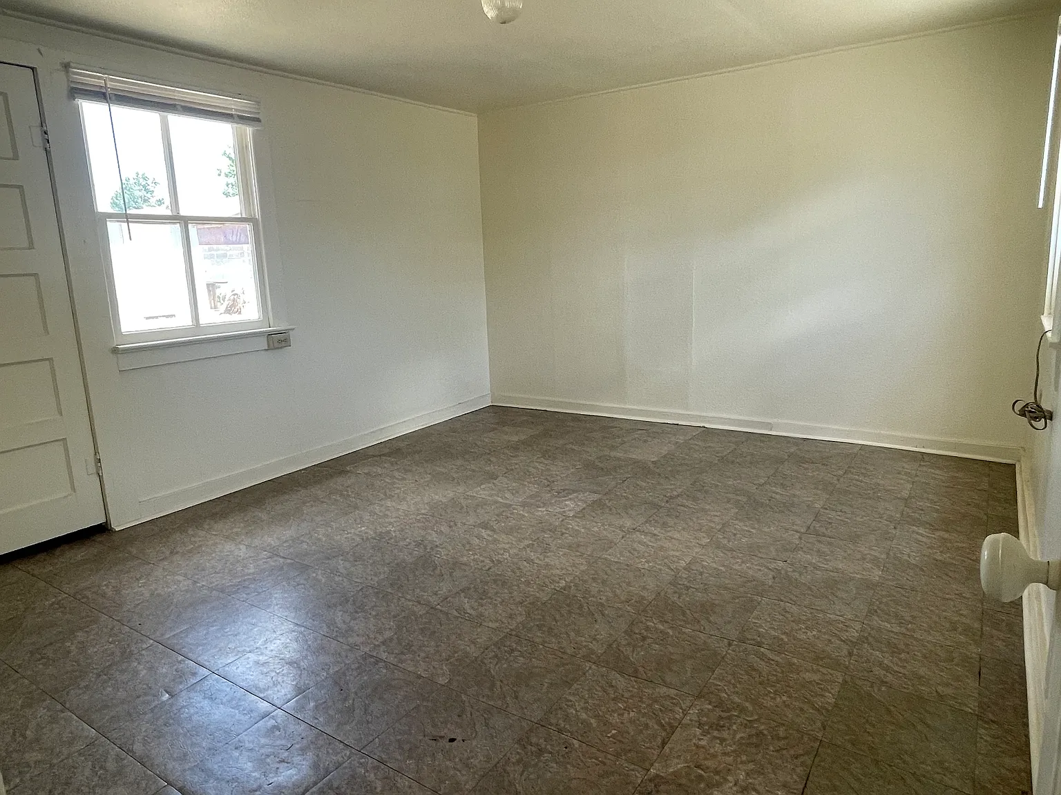 1 bed, 836 sqft, $650 — Photo 2