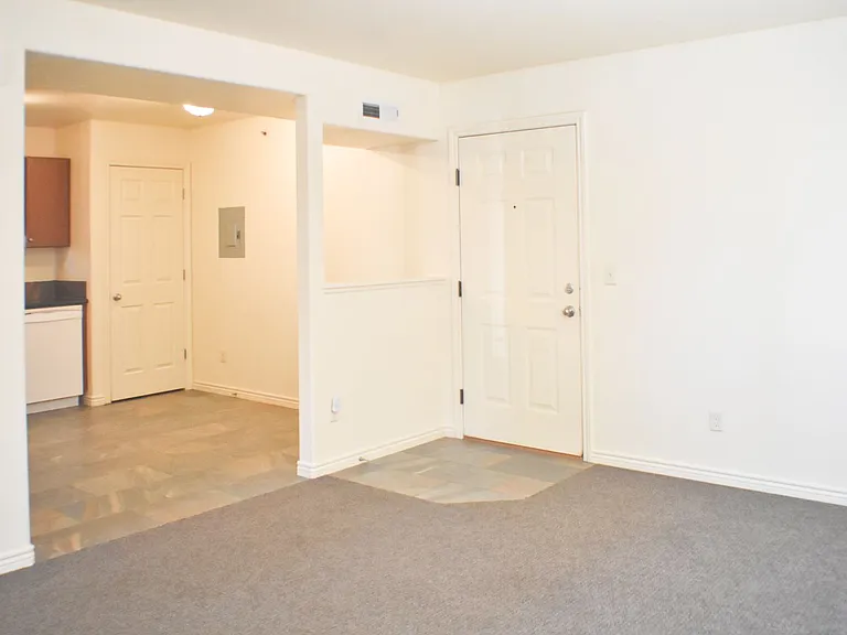 1115 Belford Ave — Photo 10
