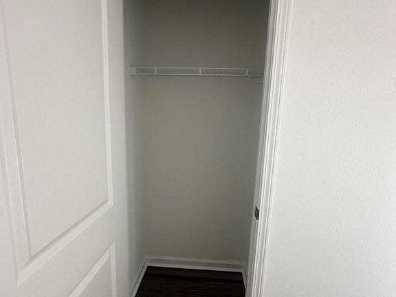 3rd image of 32 ORIOLE Road