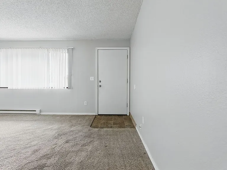 Comfort & Convenience in the Heart of Lents! — Photo 12