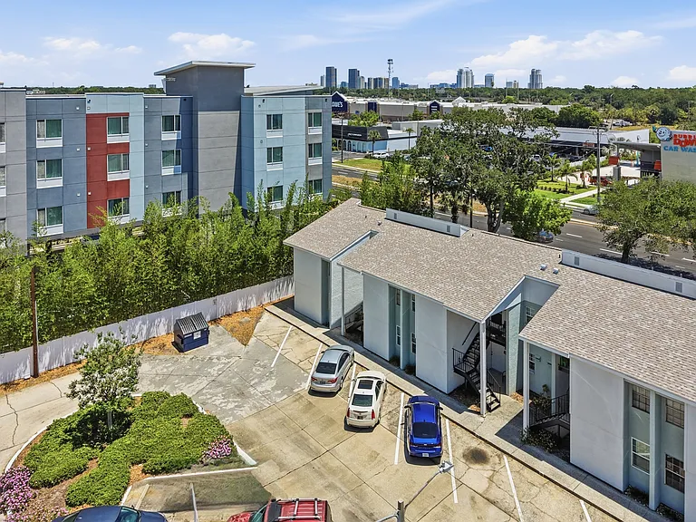 3801 N Oak Dr #A72 — Photo 42