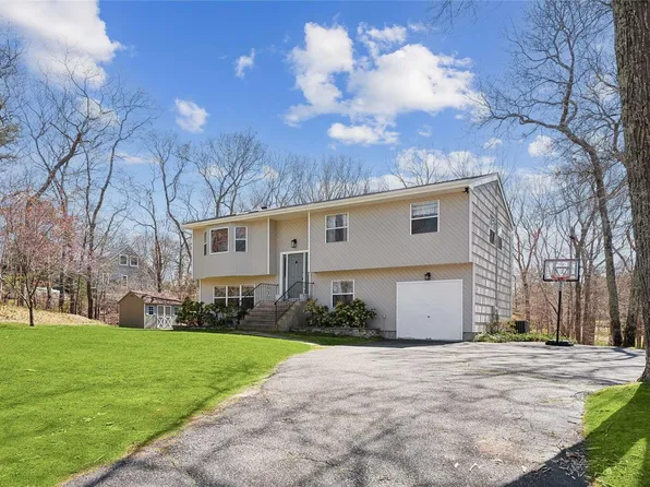 15 Tree Haven Lane, Flanders, NY 11901