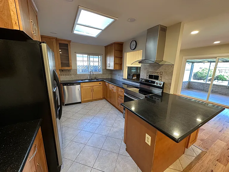 938 Hibiscus Ln — Photo 7