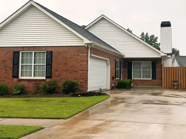 165 Woodgate Cir, Fayetteville, GA 30214