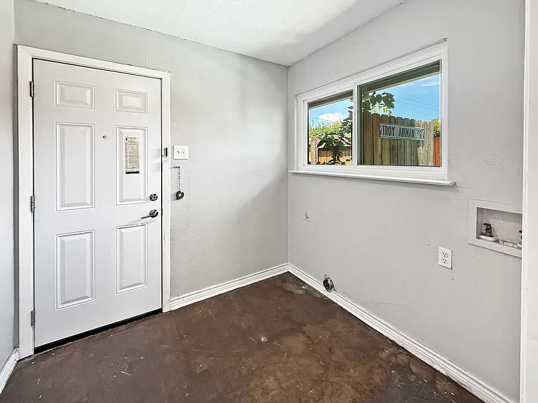 6251 Shirley Dr — Photo 11