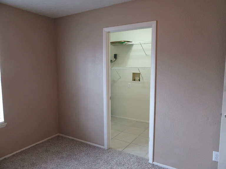 1104 W 19th Ct — Photo 11
