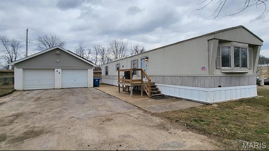 44 Susanne Ct photo 1