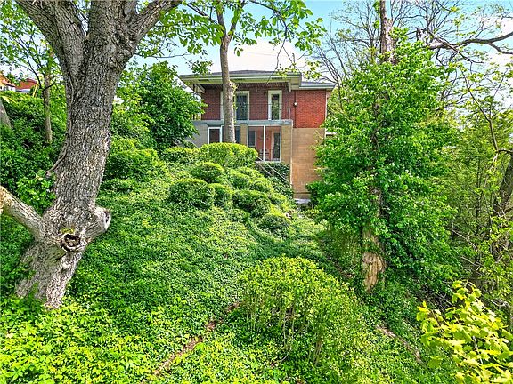 3rd image of 137 Ridge Ave