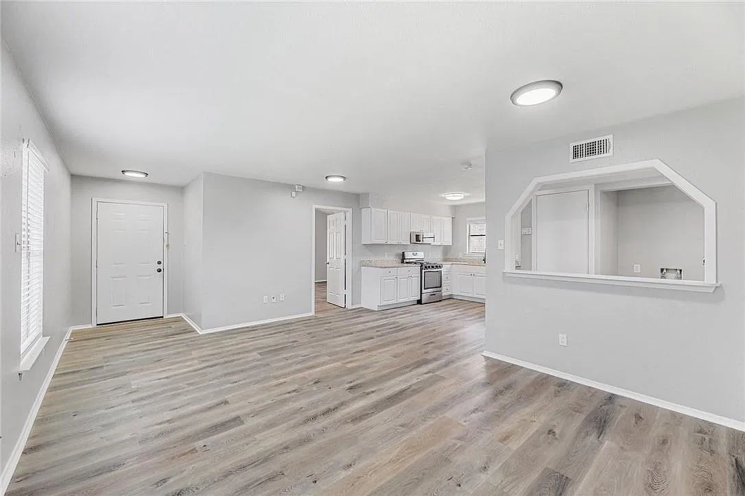 3 bed, 2.0 bath, 1269 sqft, $1,600 — Photo 4