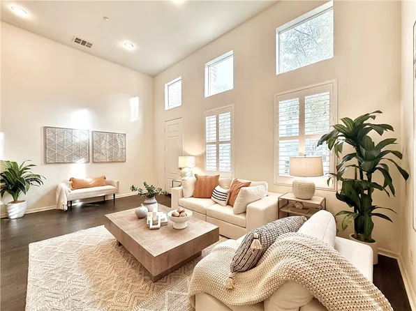 5547 Strand Unit 103, Hawthorne, CA 90250