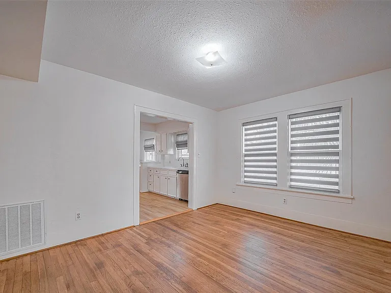 1614 Ridgewood St — Photo 6
