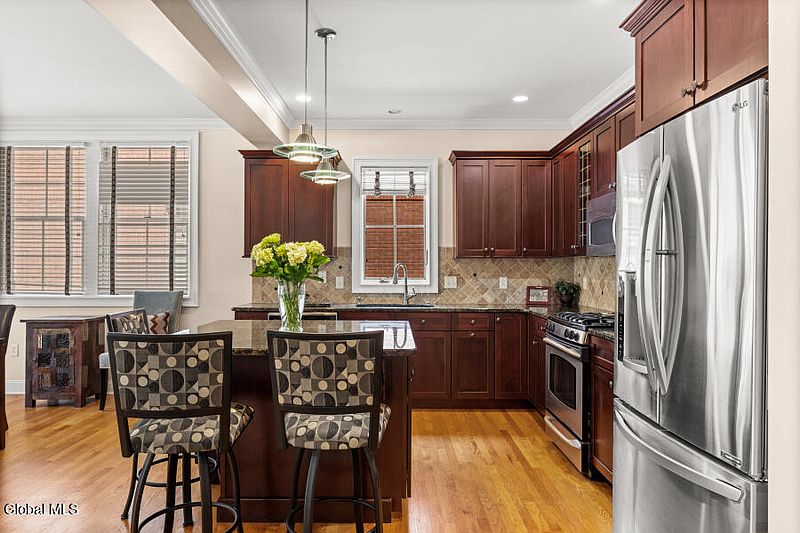 5th image of 150 High Rock Avenue