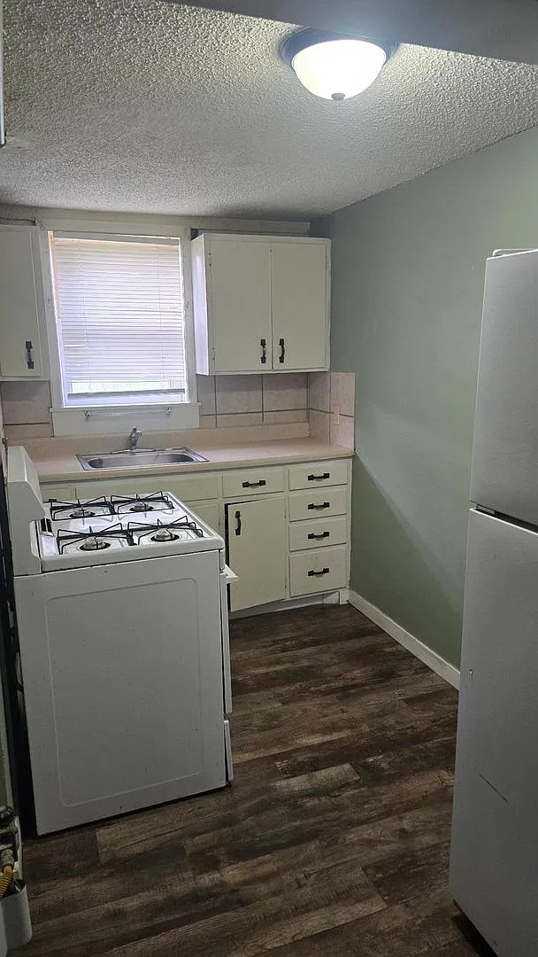 Charming 1-Bedroom Apartment in a Quaint Small Town! — Photo 3