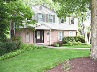 717 Heathergate Dr, Pittsburgh, PA 15238