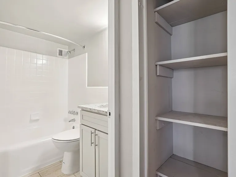 The Kenmore — Photo 16