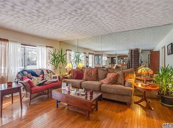 3rd image of 85 N Walnut St