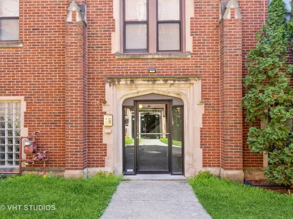 1946 E 74th St #3, Chicago, IL 60649