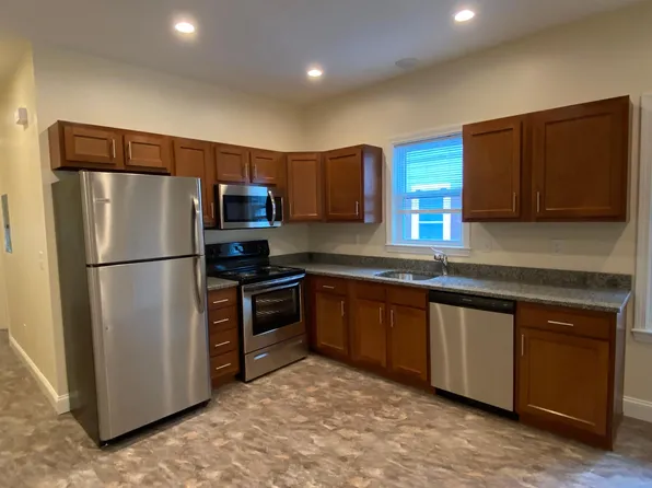 270 University Ave, Lowell, MA 01854