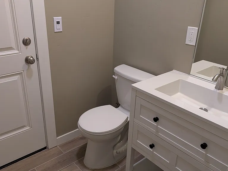 571 Southgate Rd — Photo 9