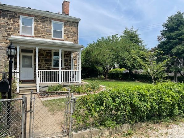 702 Bay St