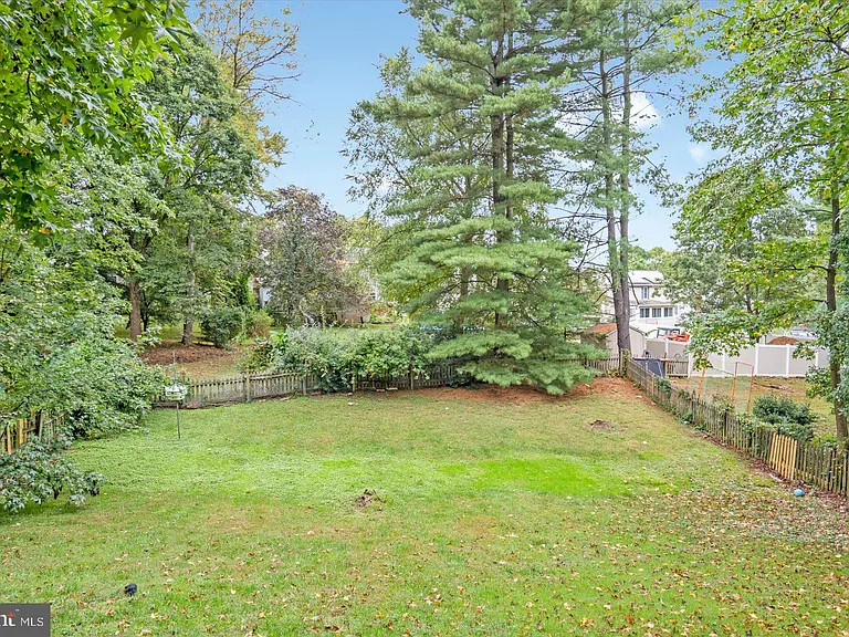 2505 Buckingham Ct — Photo 36