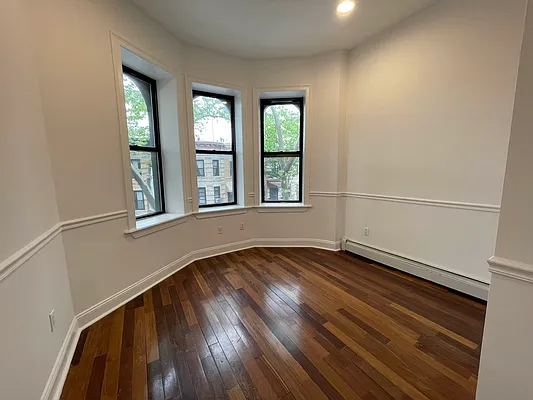 Rented by REAL New York | media 11