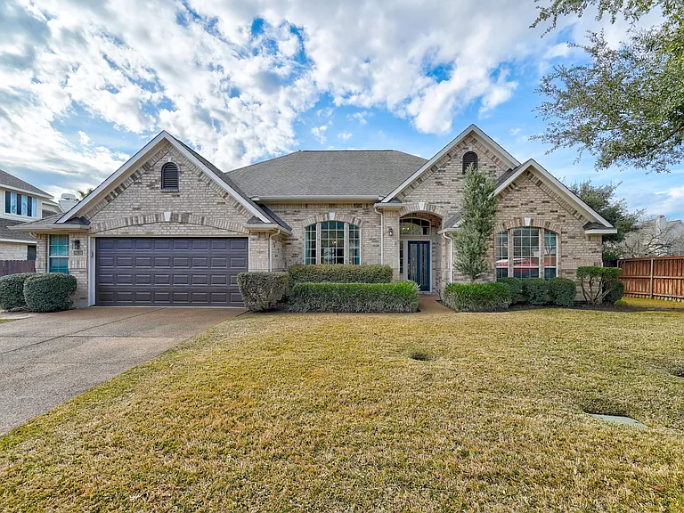 2639 Henley Dr — Photo 1