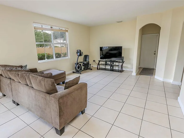 4612 NW 94th Ct — Photo 10