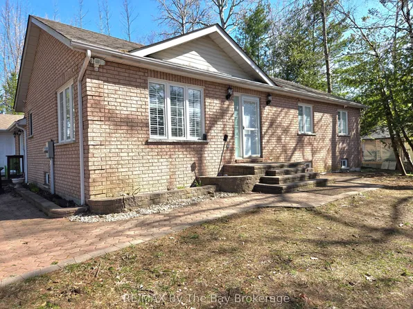 31 Forest Ave Unit A, Wasaga Beach, ON L9Z 2K4