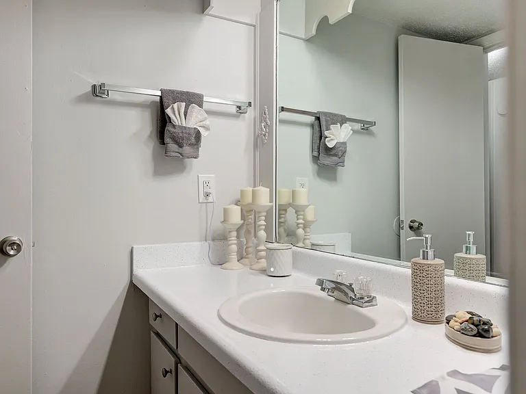 The Shelton Apartments- 1/2 Off First Months Rent AND 1/2 Off in June! — Photo 14