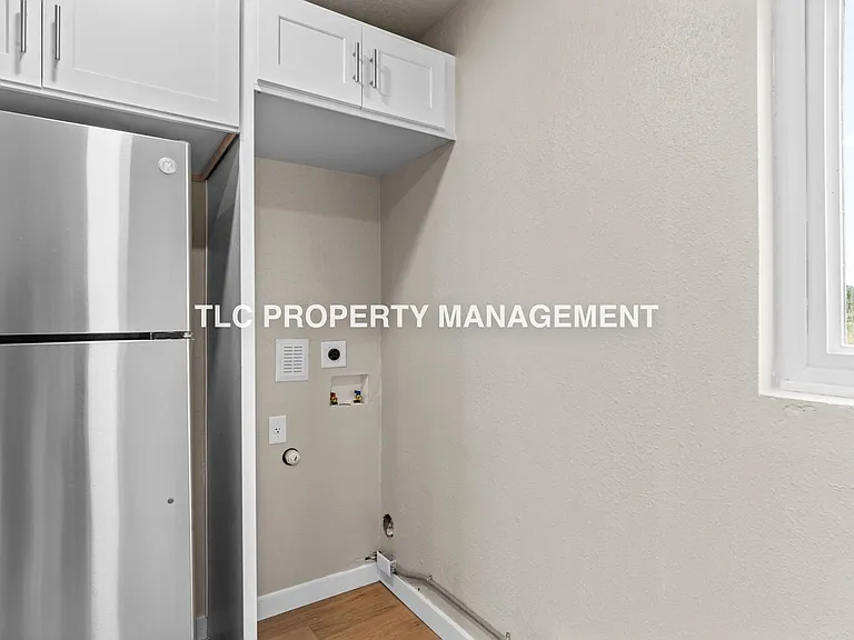 227 S 6th St — Photo 32
