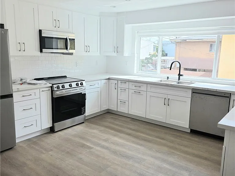 14169 Calvert St — Photo 2
